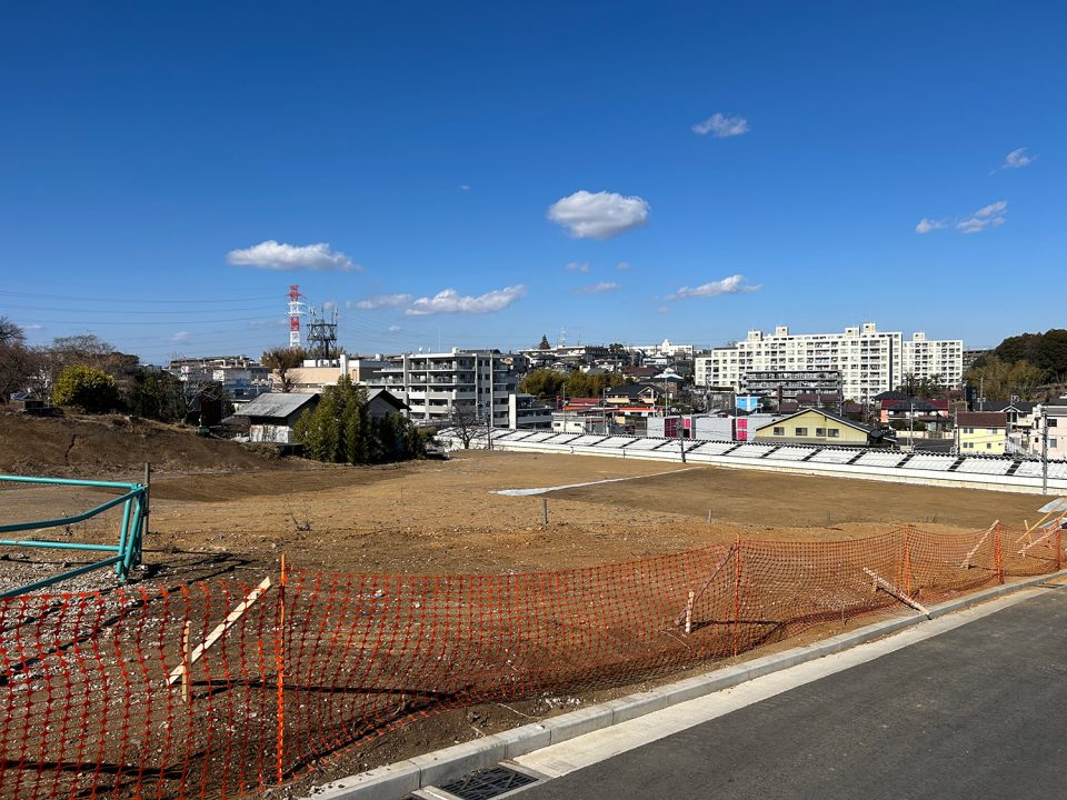 希望ヶ丘駅前のゴルフセンター跡地と周辺風景（横浜市旭区）